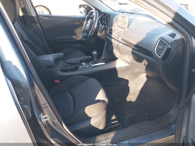 3MZBM1U70FM216198 Mazda Mazda3 I Sport