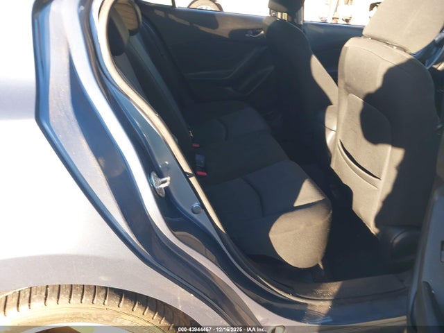 3MZBM1U70FM216198 Mazda Mazda3 I Sport