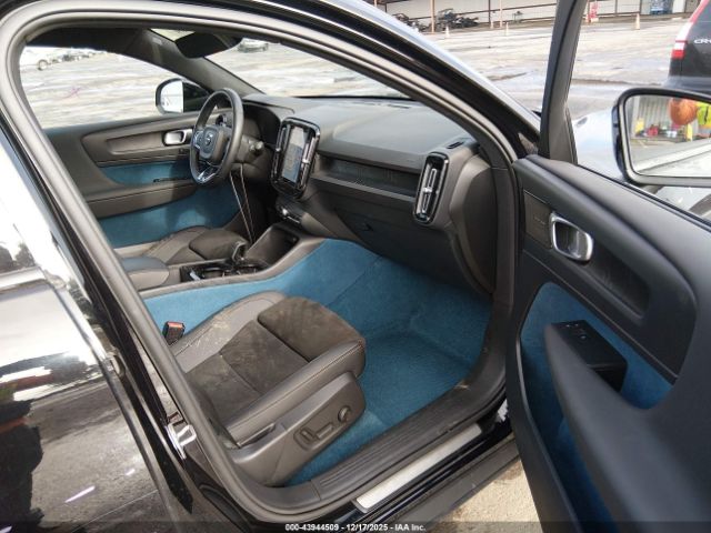 2023 VOLVO C40 RECHARGE PURE ELECTRIC YV4ED3GM8P2063394 Photo 4