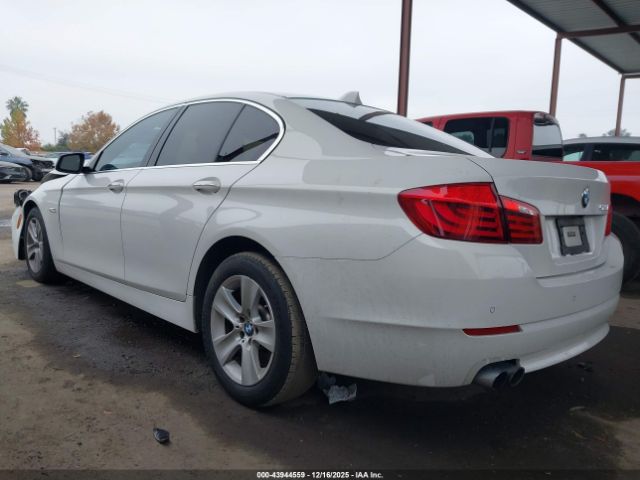 2013 BMW 528I WBAXG5C56DD233777 Photo 2