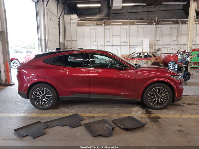 Ford Mustang Mach-e Premium 2025 3FMTK3SUXSMA28229 Image 13