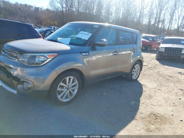 43944601 :رقم المزاد ، KNDJP3A51J7515545 vin ، 2018 Kia Soul + مزاد بيع