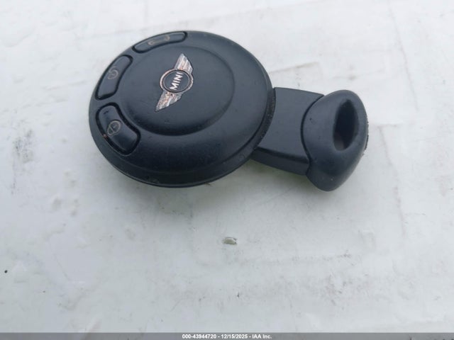 2010 MINI COOPER S WMWMF7C50ATX42301 Photo 10