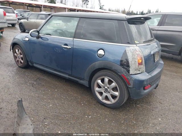 2010 MINI COOPER S WMWMF7C50ATX42301 Photo 2