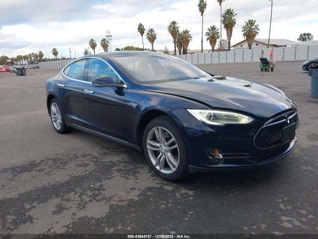 2013 TESLA MODEL S 5YJSA1CN8DFP06062 Photo 0
