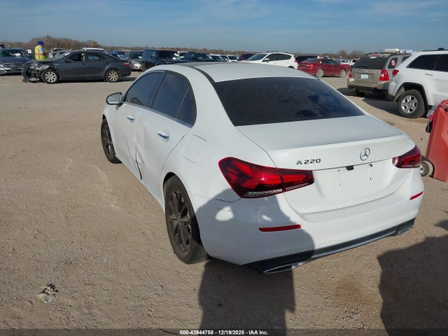 2021 MERCEDES-BENZ A 220 W1K3G4EB7MJ267006 Photo 2