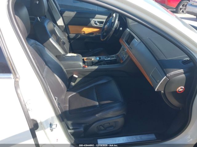 2010 JAGUAR XF SAJWA0FA4AHR53886 Photo 4