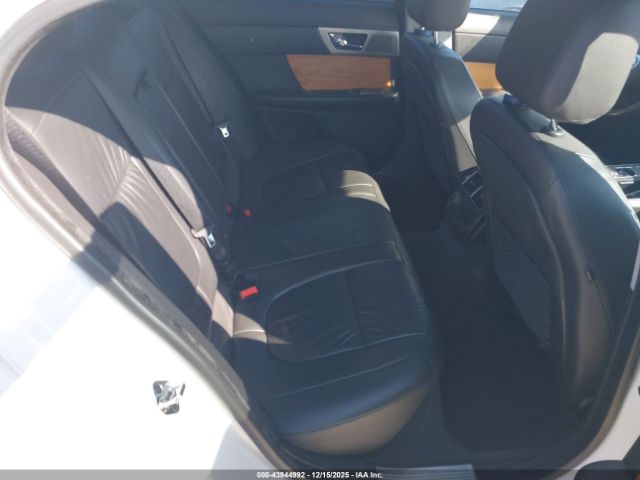 2010 JAGUAR XF SAJWA0FA4AHR53886 Photo 7