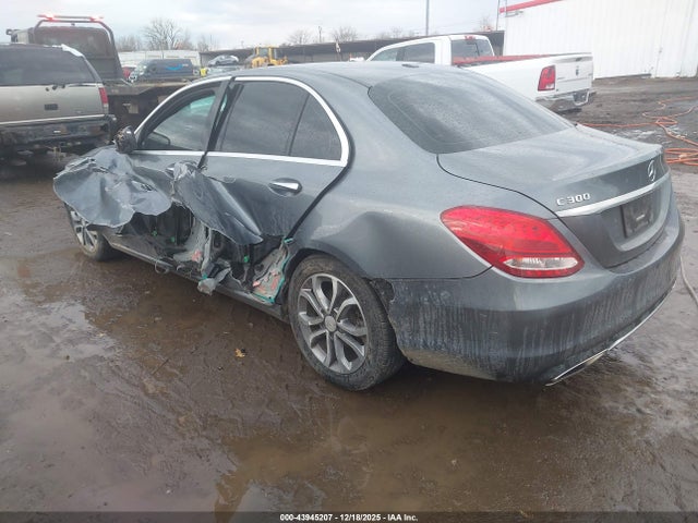 43945207 :رقم المزاد ، 55SWF4JB9HU179392 vin ، 2017 Mercedes-benz C 300 مزاد بيع