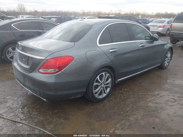 43945207 :رقم المزاد ، 55SWF4JB9HU179392 vin ، 2017 Mercedes-benz C 300 مزاد بيع