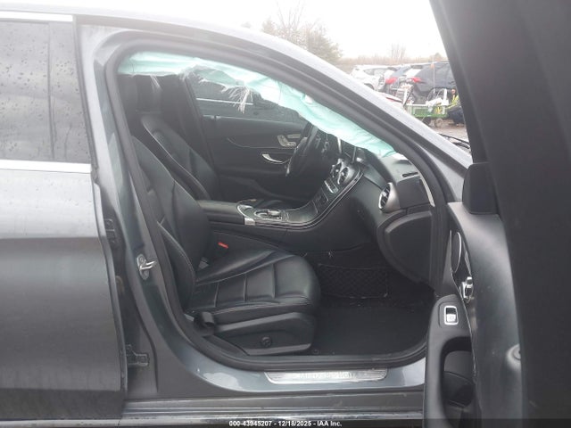 43945207 :رقم المزاد ، 55SWF4JB9HU179392 vin ، 2017 Mercedes-benz C 300 مزاد بيع
