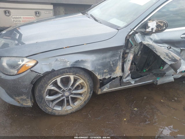 43945207 :رقم المزاد ، 55SWF4JB9HU179392 vin ، 2017 Mercedes-benz C 300 مزاد بيع