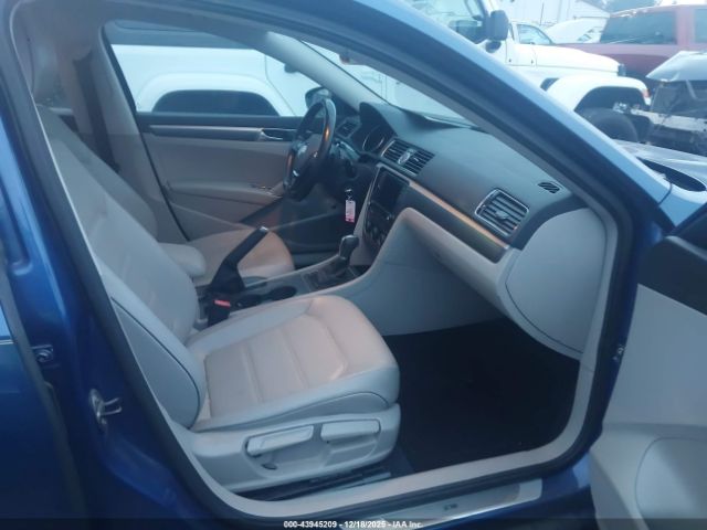 2017 VOLKSWAGEN PASSAT 1VWDT7A37HC059533 Photo 4