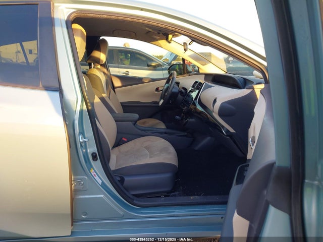 JTDKBRFU7H3041043 Toyota Prius Two