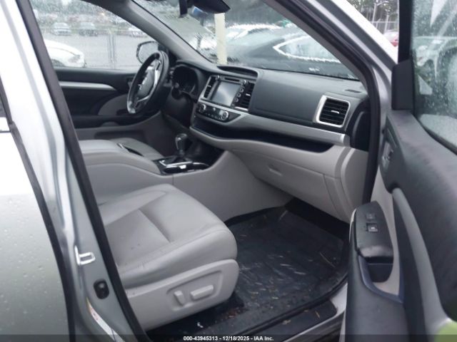 2017 TOYOTA HIGHLANDER 5TDJZRFH7HS512147 Photo 4