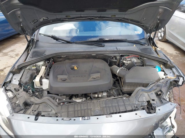 2017 VOLVO S60 INSCRIPTION LYV402HMXHB127115 Photo 9