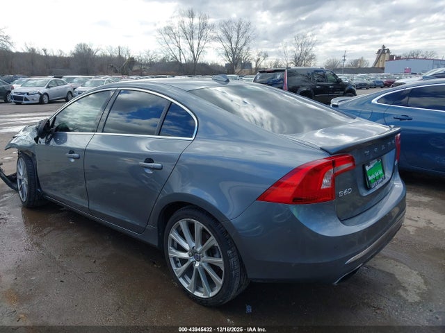 2017 VOLVO S60 INSCRIPTION LYV402HMXHB127115 Photo 2