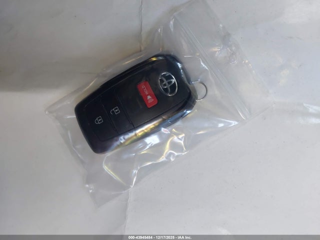 JTDACACU8R3032433 Toyota Prius Prime Xse