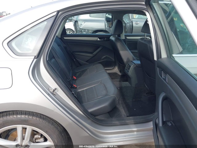 1VWBT7A31EC052628 Volkswagen Passat 1.8t Se
