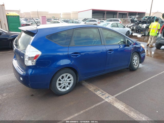 JTDZN3EU5E3351398 Toyota Prius V Five/three/two