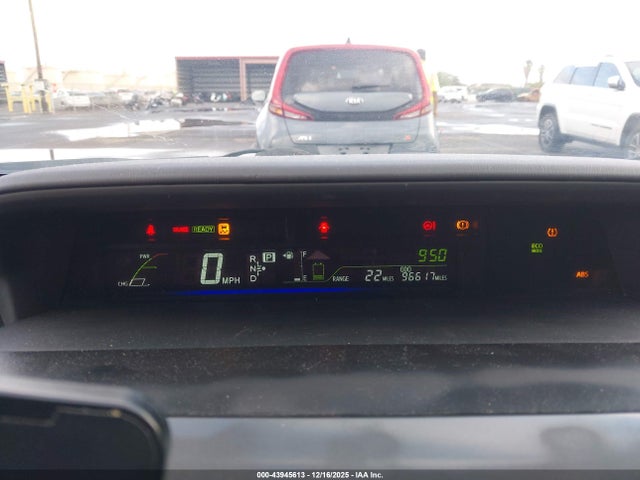 JTDZN3EU5E3351398 Toyota Prius V Five/three/two