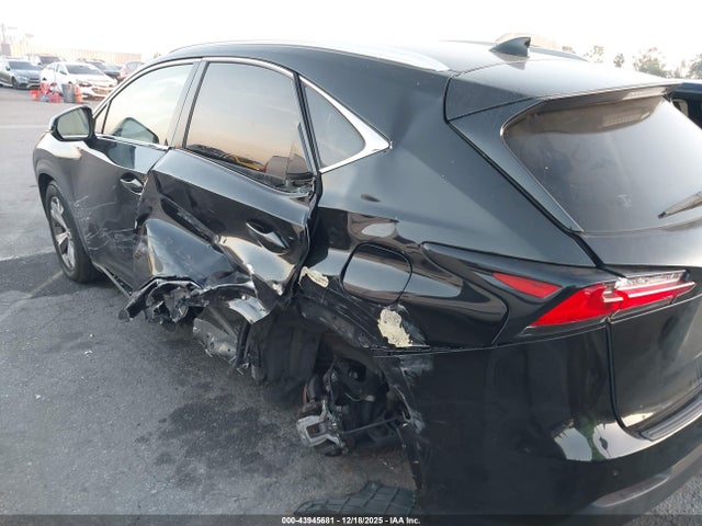 JTJYARBZ5H2080697 Lexus NX 200T