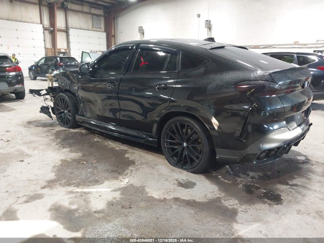 2022 BMW X6 5UXCY8C08N9L68931 Photo 2