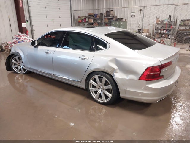 2018 VOLVO S90 LVY992ML0JP018691 Photo 2