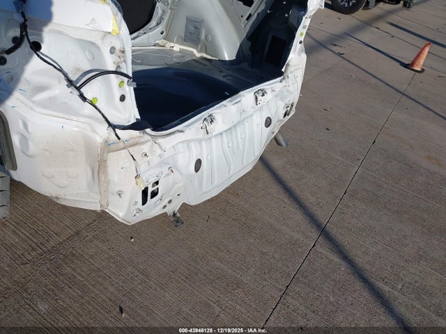 5YFB4MDE4PP039930 Toyota COROLLA LE