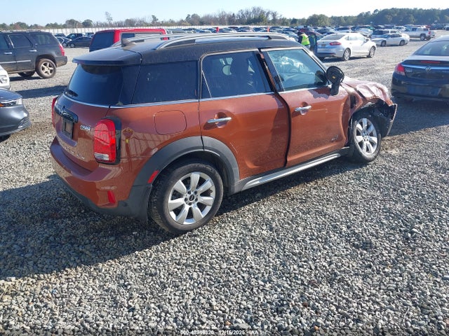 2018 MINI COUNTRYMAN WMZYV5C34J3E04462 Photo 3