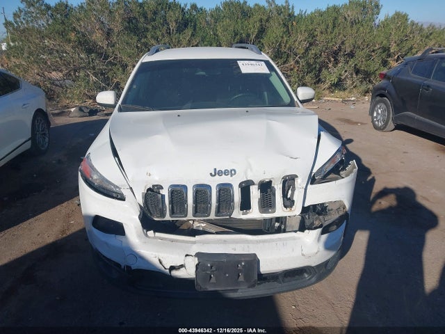 43946342 :رقم المزاد ، 1C4PJMCS5FW501598 vin ، 2015 Jeep Cherokee Latitude مزاد بيع