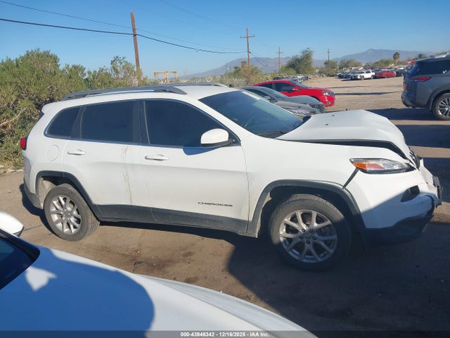 43946342 :رقم المزاد ، 1C4PJMCS5FW501598 vin ، 2015 Jeep Cherokee Latitude مزاد بيع