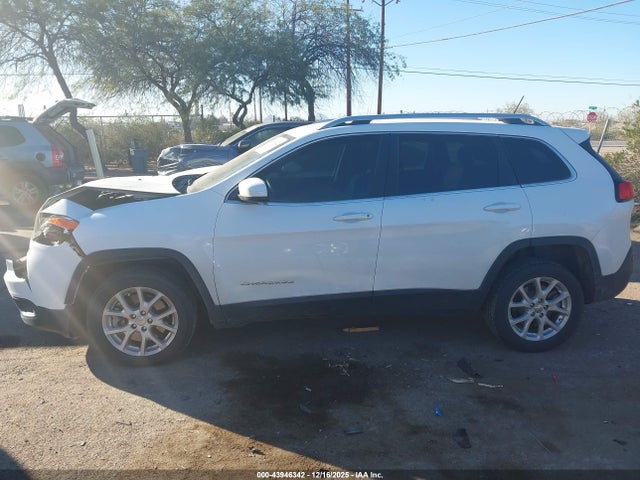 43946342 :رقم المزاد ، 1C4PJMCS5FW501598 vin ، 2015 Jeep Cherokee Latitude مزاد بيع