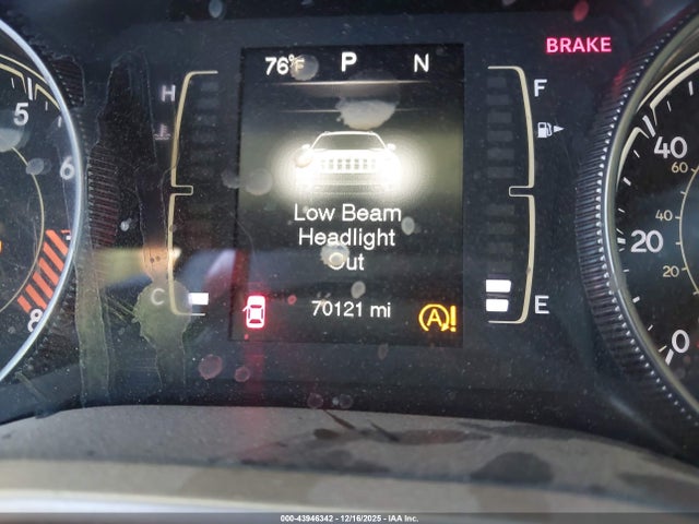 43946342 :رقم المزاد ، 1C4PJMCS5FW501598 vin ، 2015 Jeep Cherokee Latitude مزاد بيع