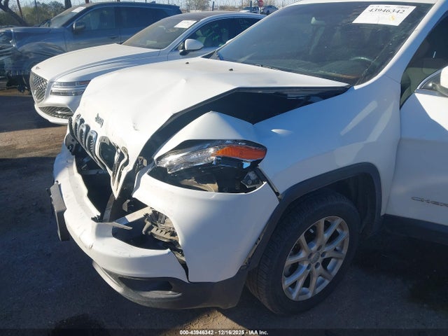 43946342 :رقم المزاد ، 1C4PJMCS5FW501598 vin ، 2015 Jeep Cherokee Latitude مزاد بيع