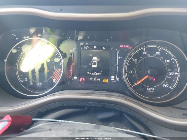 43946342 :رقم المزاد ، 1C4PJMCS5FW501598 vin ، 2015 Jeep Cherokee Latitude مزاد بيع