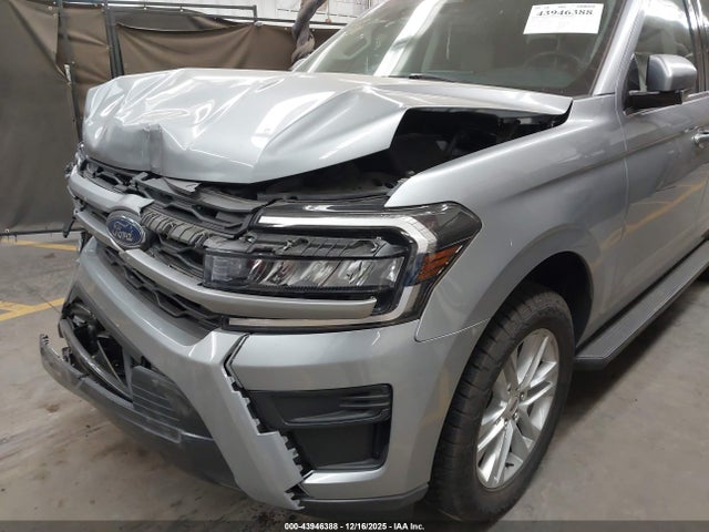 1FMJU1J80REA99613 Ford Expedition Xlt