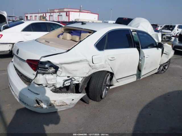 2017 VOLKSWAGEN PASSAT 1VWDT7A34HC003114 Photo 3