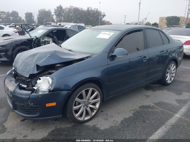 2010 VOLKSWAGEN JETTA 3VWAZ7AJ2AM104558 Photo 1