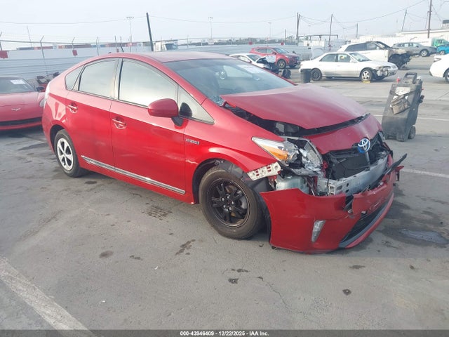 Toyota Prius Three 2015 JTDKN3DU3F1903688 головне зображення