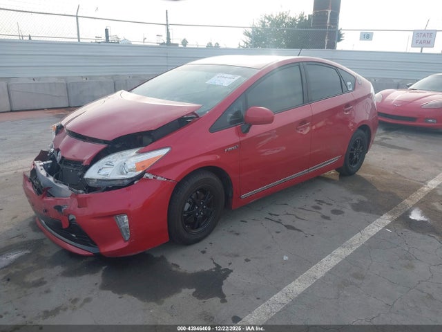Toyota Prius Three 2015 JTDKN3DU3F1903688 Image 2