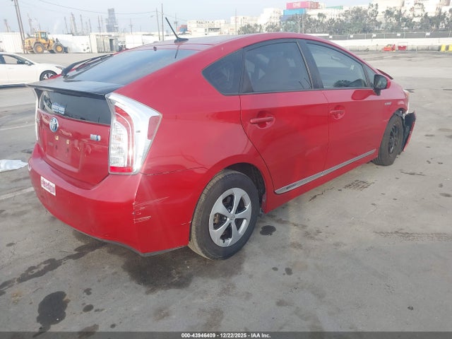 Toyota Prius Three 2015 JTDKN3DU3F1903688 Image 4
