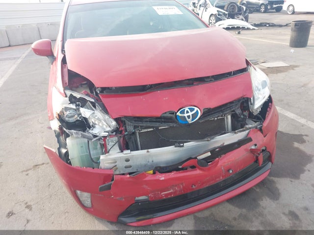 Toyota Prius Three 2015 JTDKN3DU3F1903688 Image 6