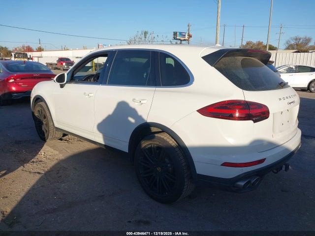 2015 PORSCHE CAYENNE WP1AB2A26FLA57139 Photo 2