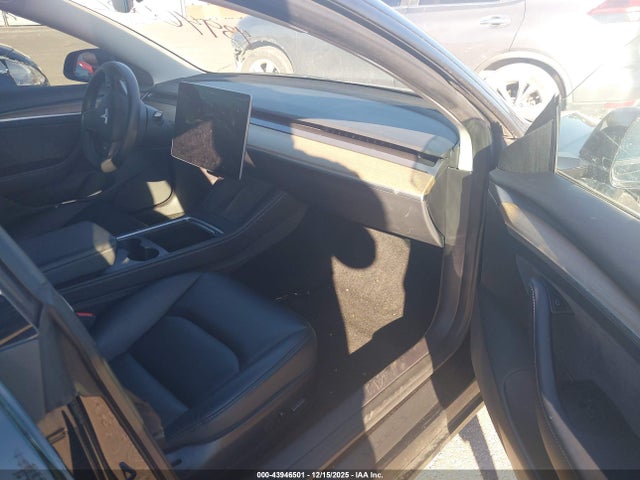 2023 TESLA MODEL 3 5YJ3E1EA1PF382136 Photo 4