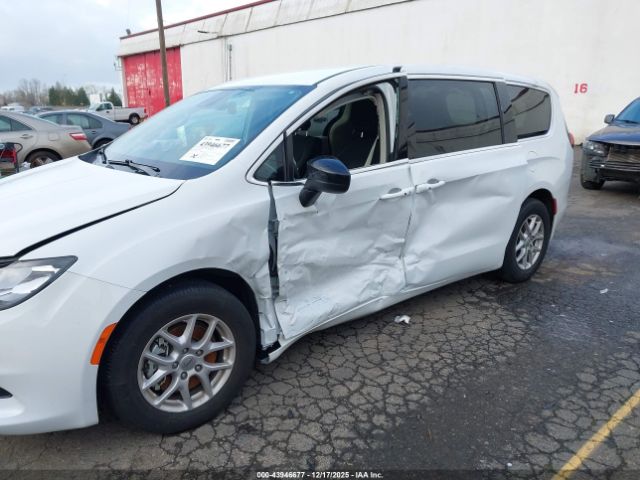 2024 CHRYSLER VOYAGER 2C4RC1CG6RR106744 Photo 5