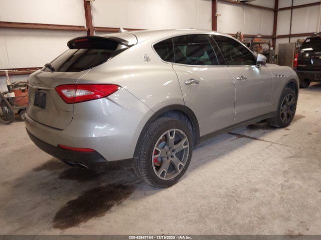 2017 MASERATI LEVANTE ZN661XUA3HX215943 Photo 3