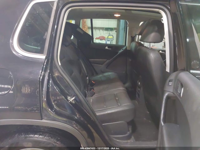WVGRV7AXXHK005683 Volkswagen Tiguan 2.0t Wolfsburg Edition