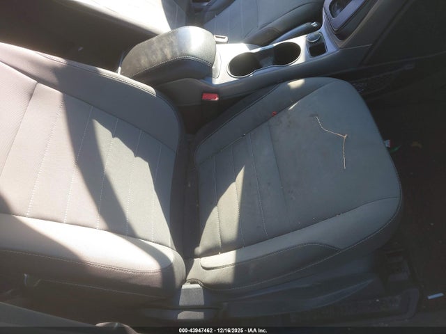 1FMCU9GX3GUA62144 Ford ESCAPE SE