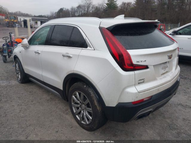 2019 CADILLAC XT4 1GYFZDR43KF172823 Photo 2